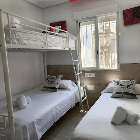 Cozy With Private Terrace And Communal Pool In 度假居